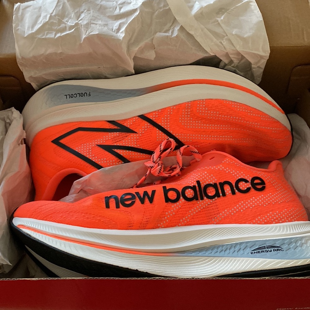 New Balance Fuelcell Supercomp Trainer  v2 brand new US 9.5